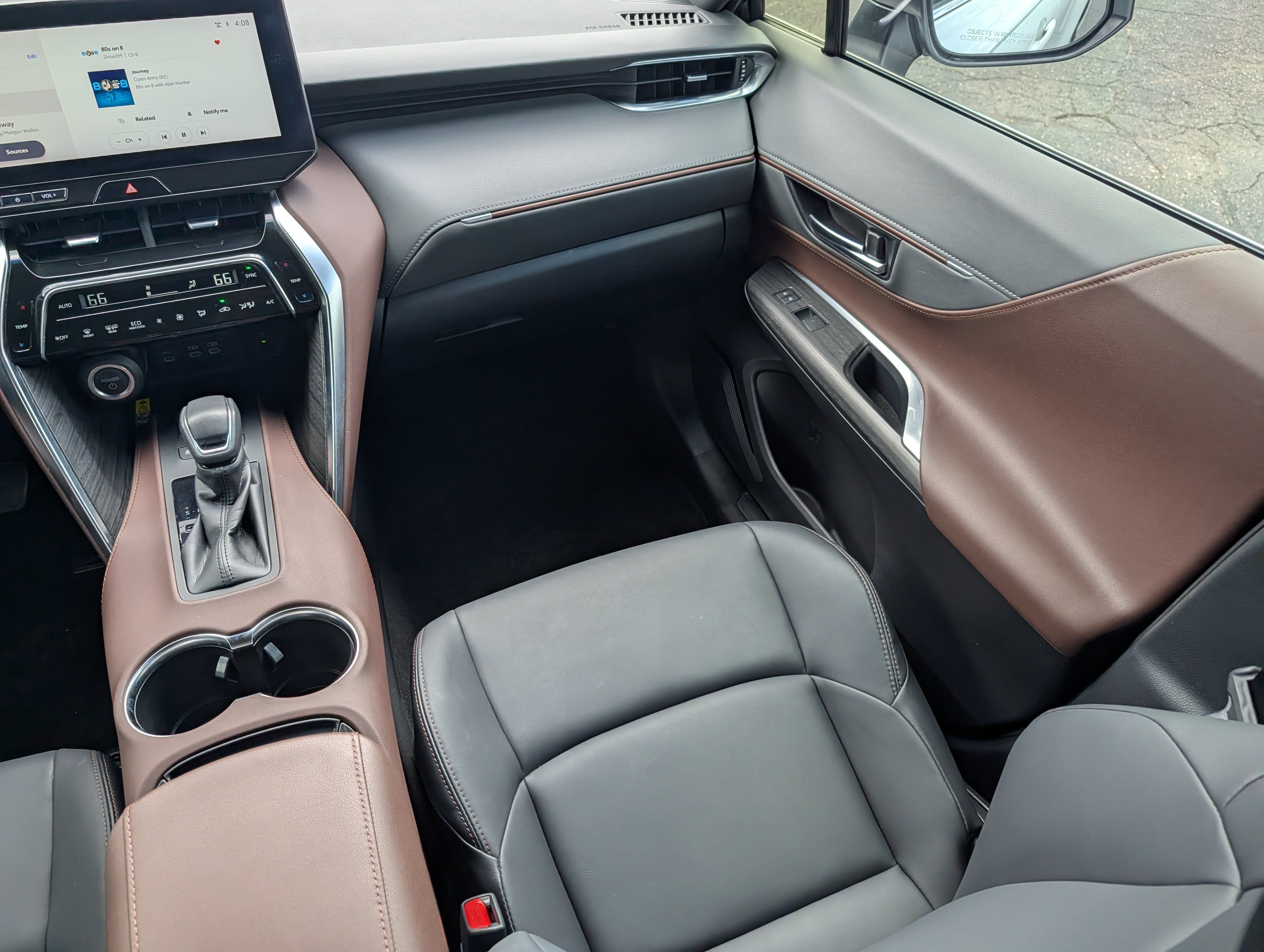 Used 2024 Toyota Venza XLE AWD/4WD image 11