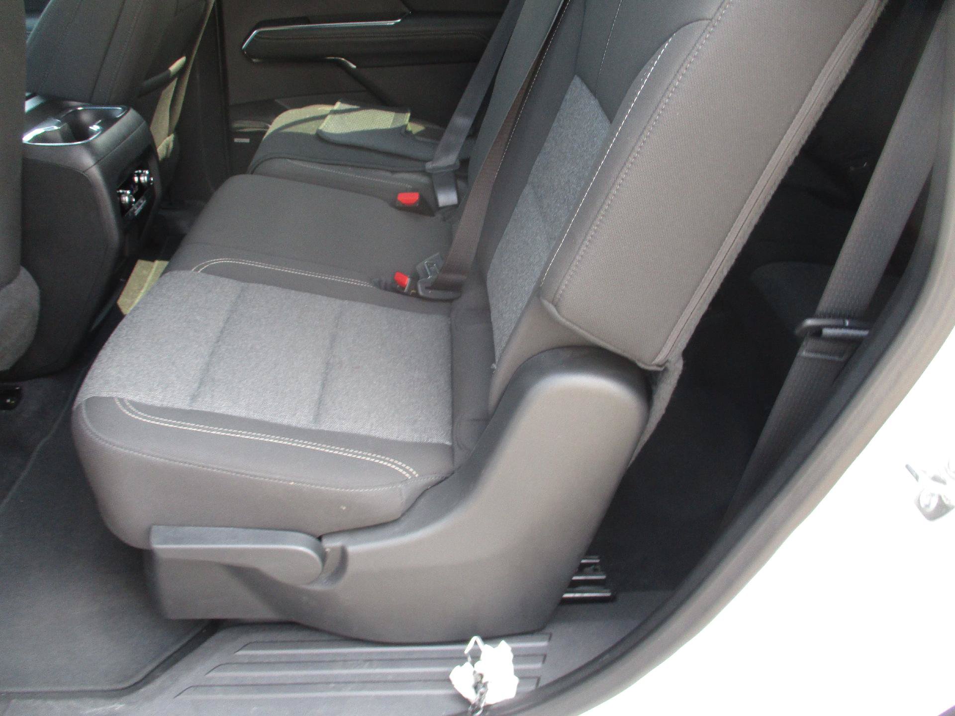 Used 2025 GMC Acadia Elevation FWD image 15