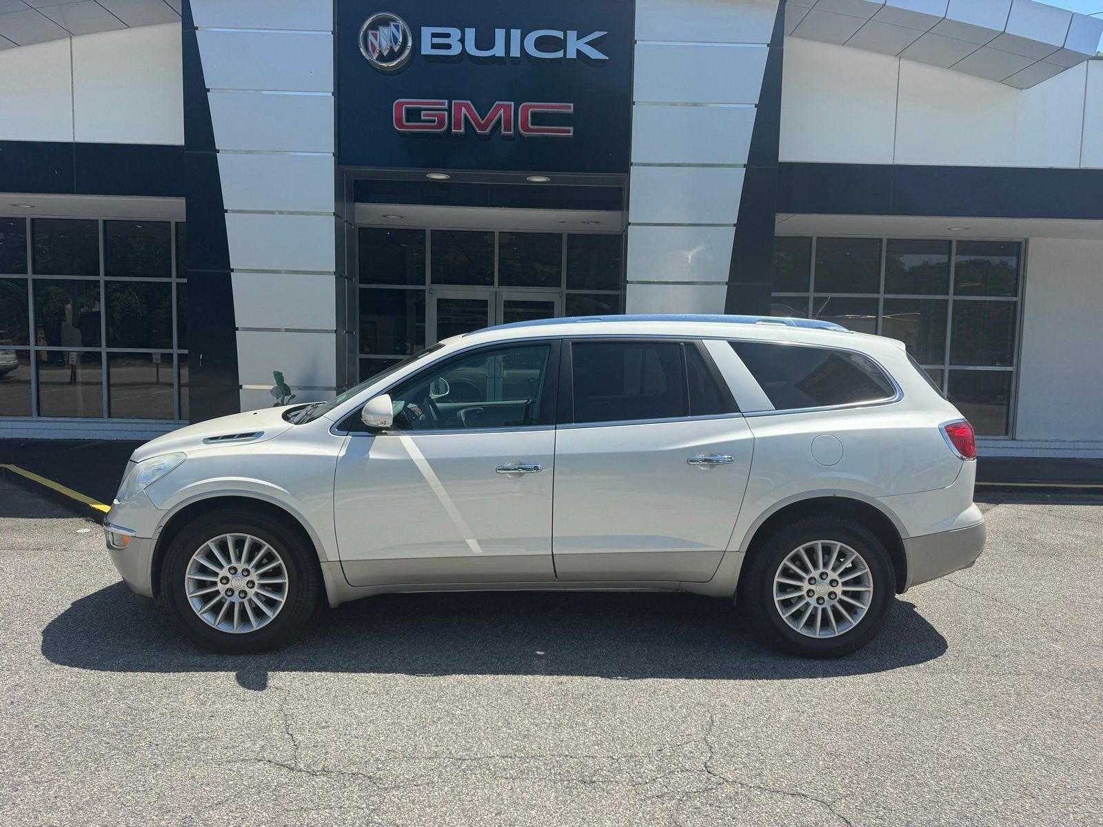 Used 2012 Buick Enclave Leather w/ Trailering Provision Package FWD image 2