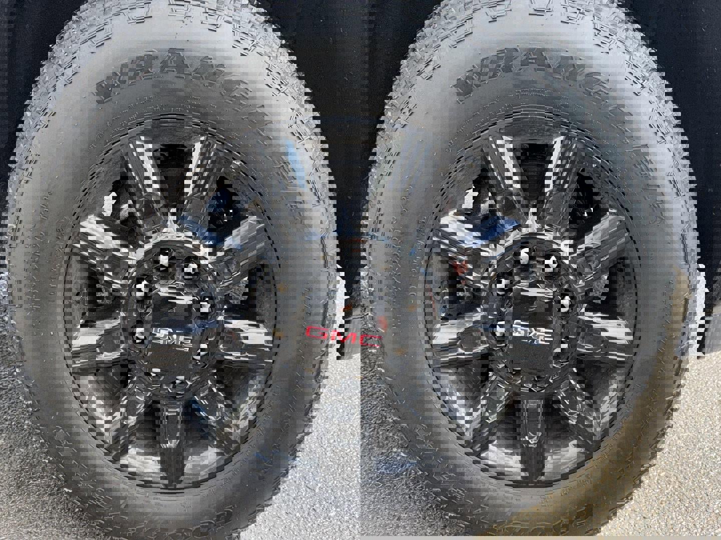 Used 2025 GMC Sierra 2500 AT4 w/ AT4 Premium Plus Package image 22