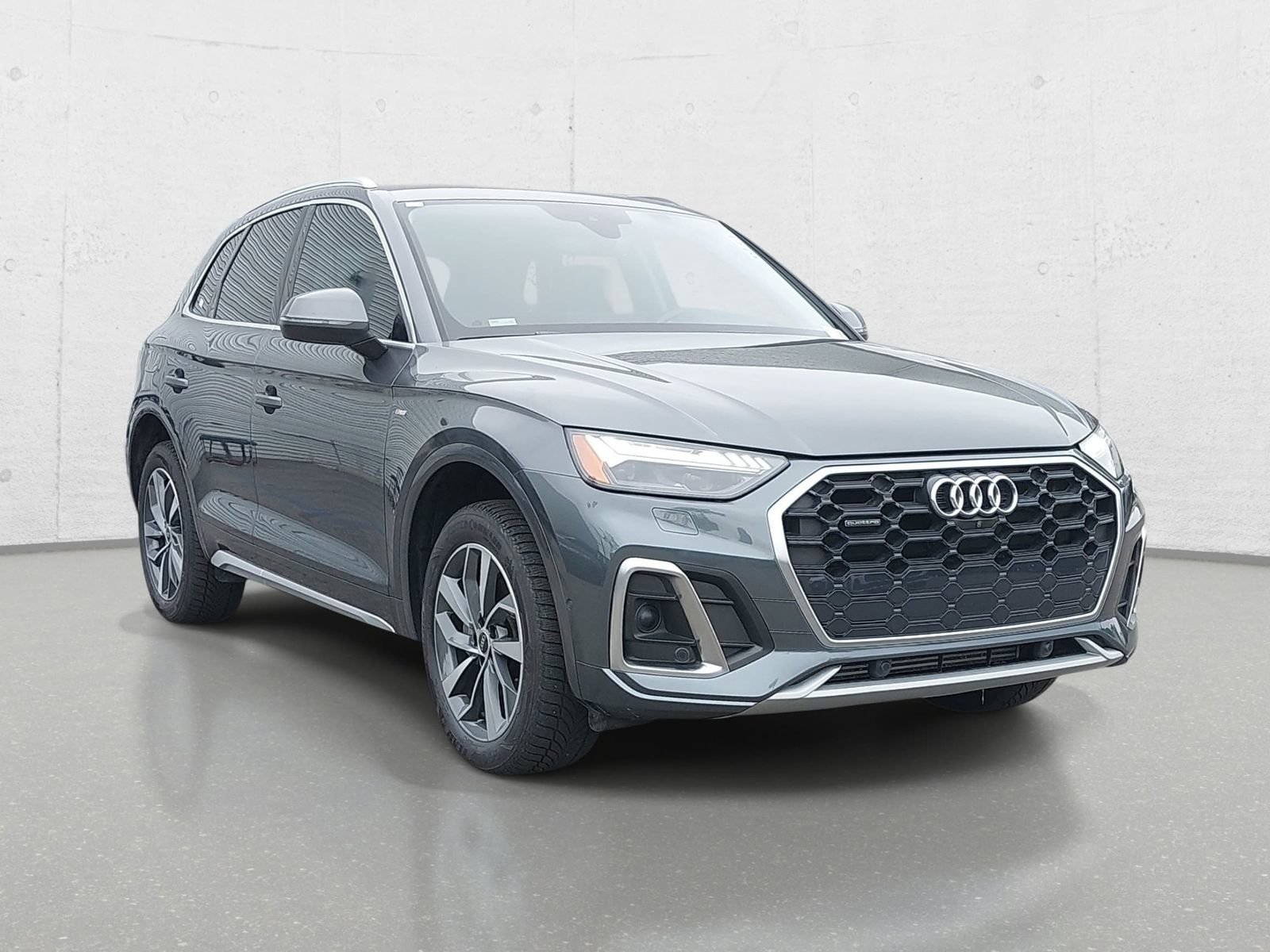 Used 2022 Audi Q5 2.0T Prestige w/ Prestige Package AWD/4WD image 3