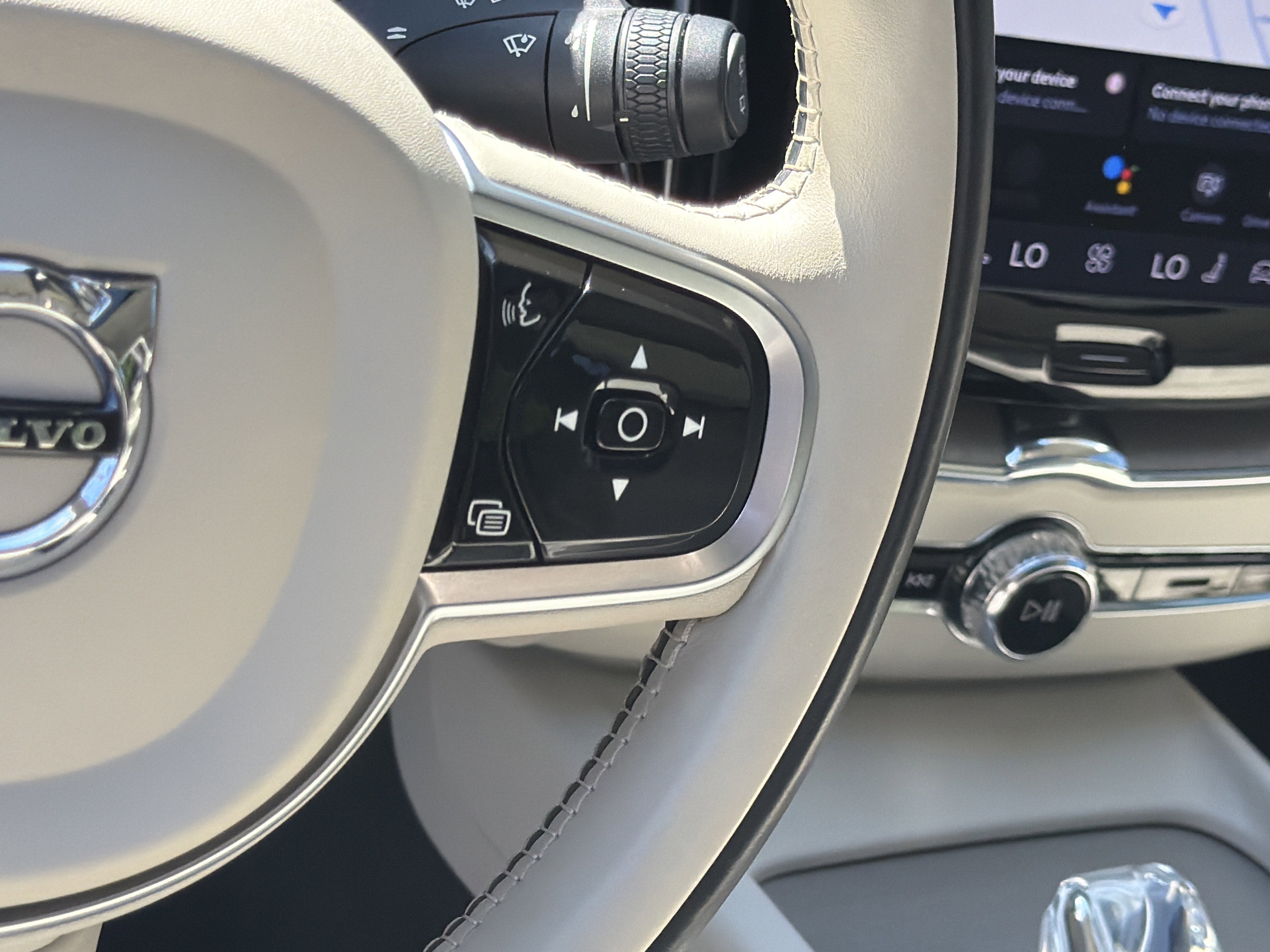 Certified 2023 Volvo XC60 B5 Ultimate w/ Protection Package Premier FWD image 20