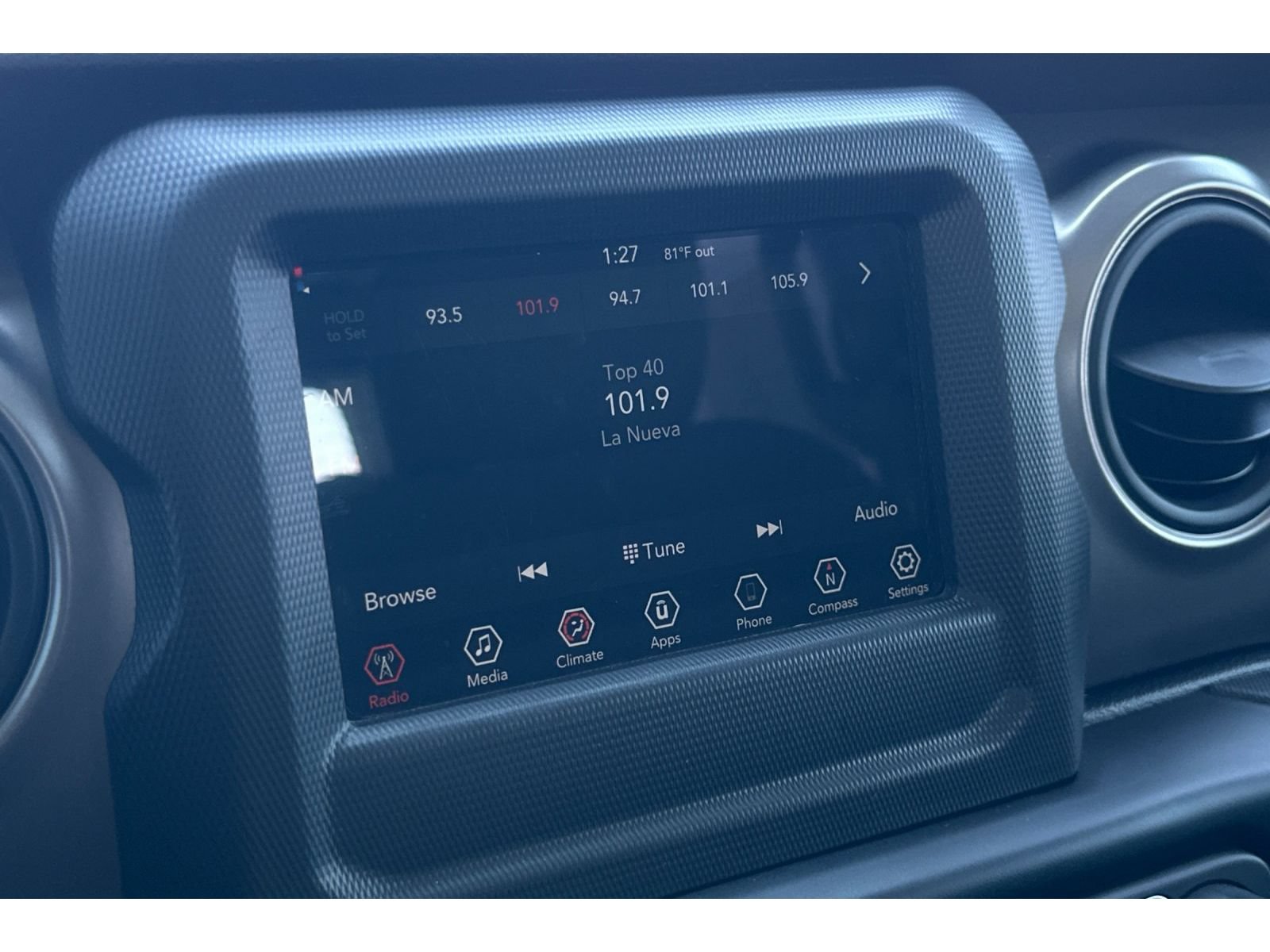 Used 2022 Jeep Gladiator Sport AWD/4WD image 25