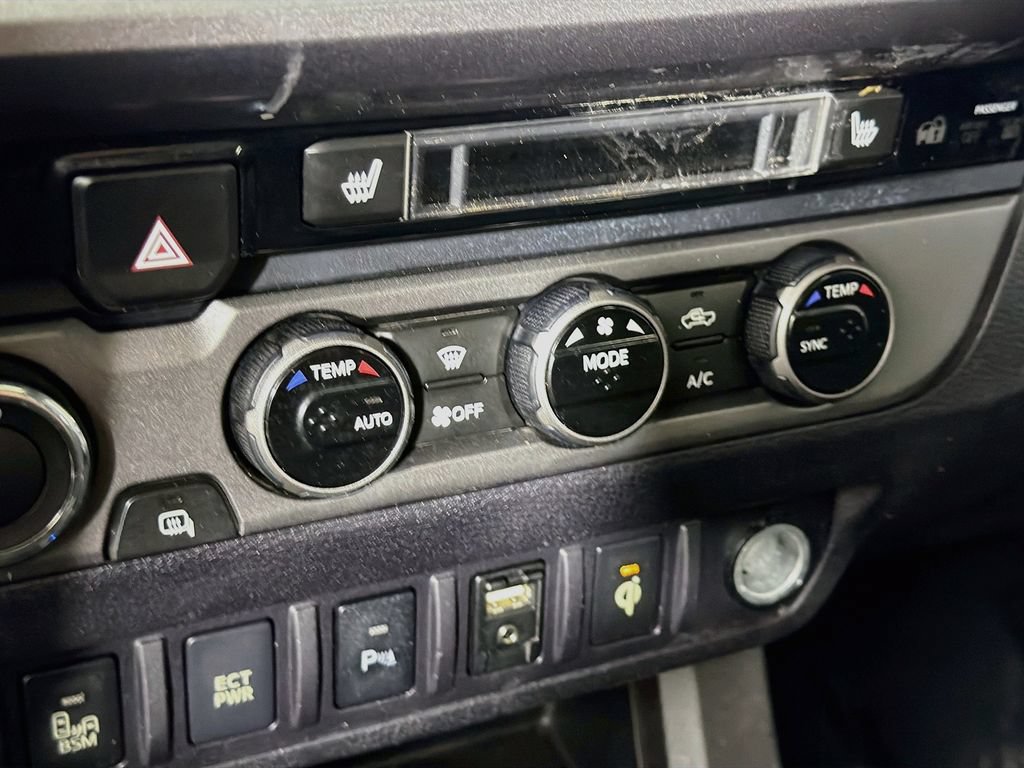 Used 2016 Toyota Tacoma TRD Sport AWD/4WD image 18