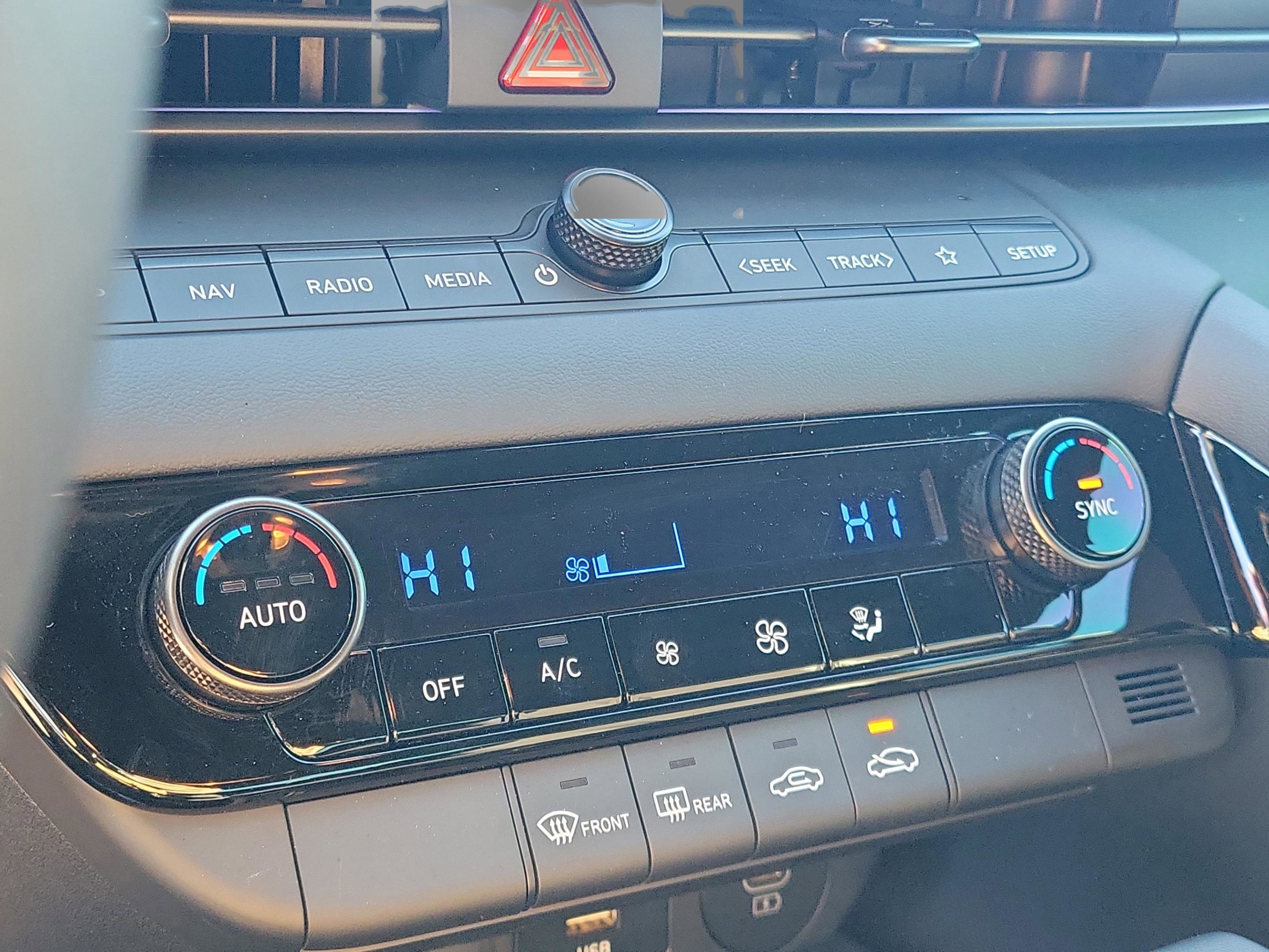 Used 2025 Hyundai Elantra SEL image 27