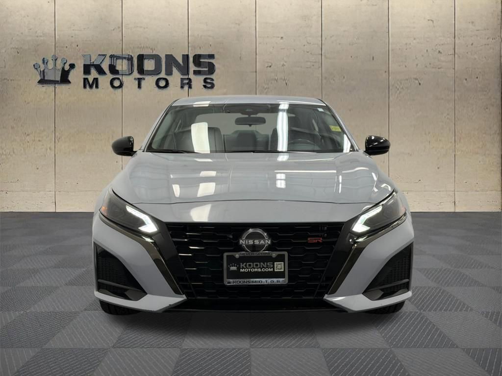 Used 2023 Nissan Altima 2.5 SR FWD image 3