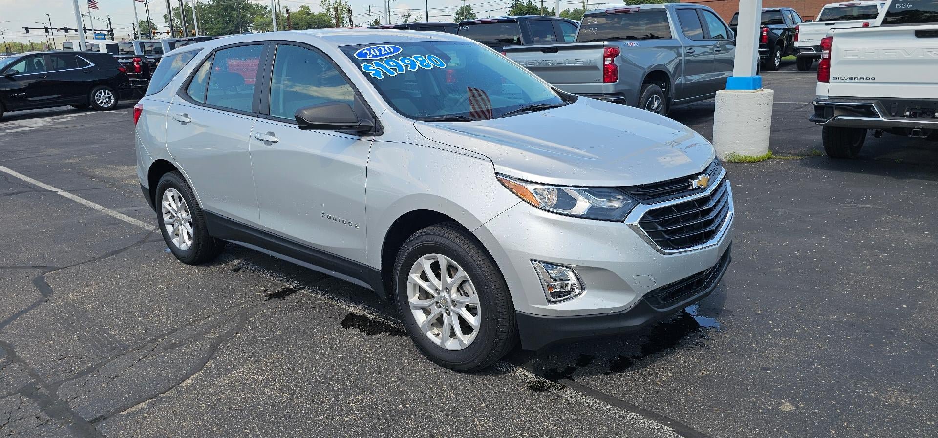 Used 2020 Chevrolet Equinox LS AWD/4WD image 2