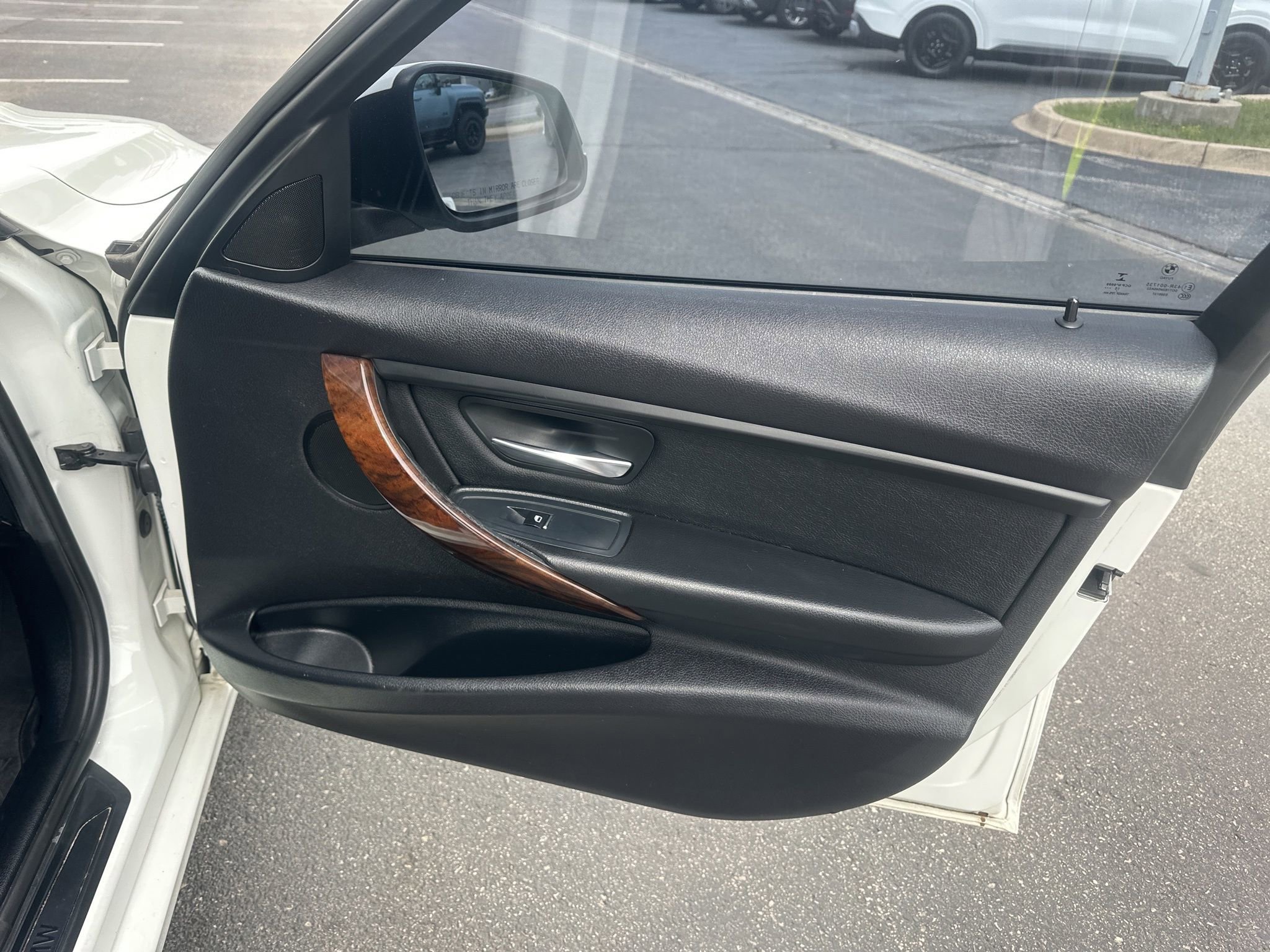 Used 2016 BMW 320i xDrive Sedan AWD/4WD image 9