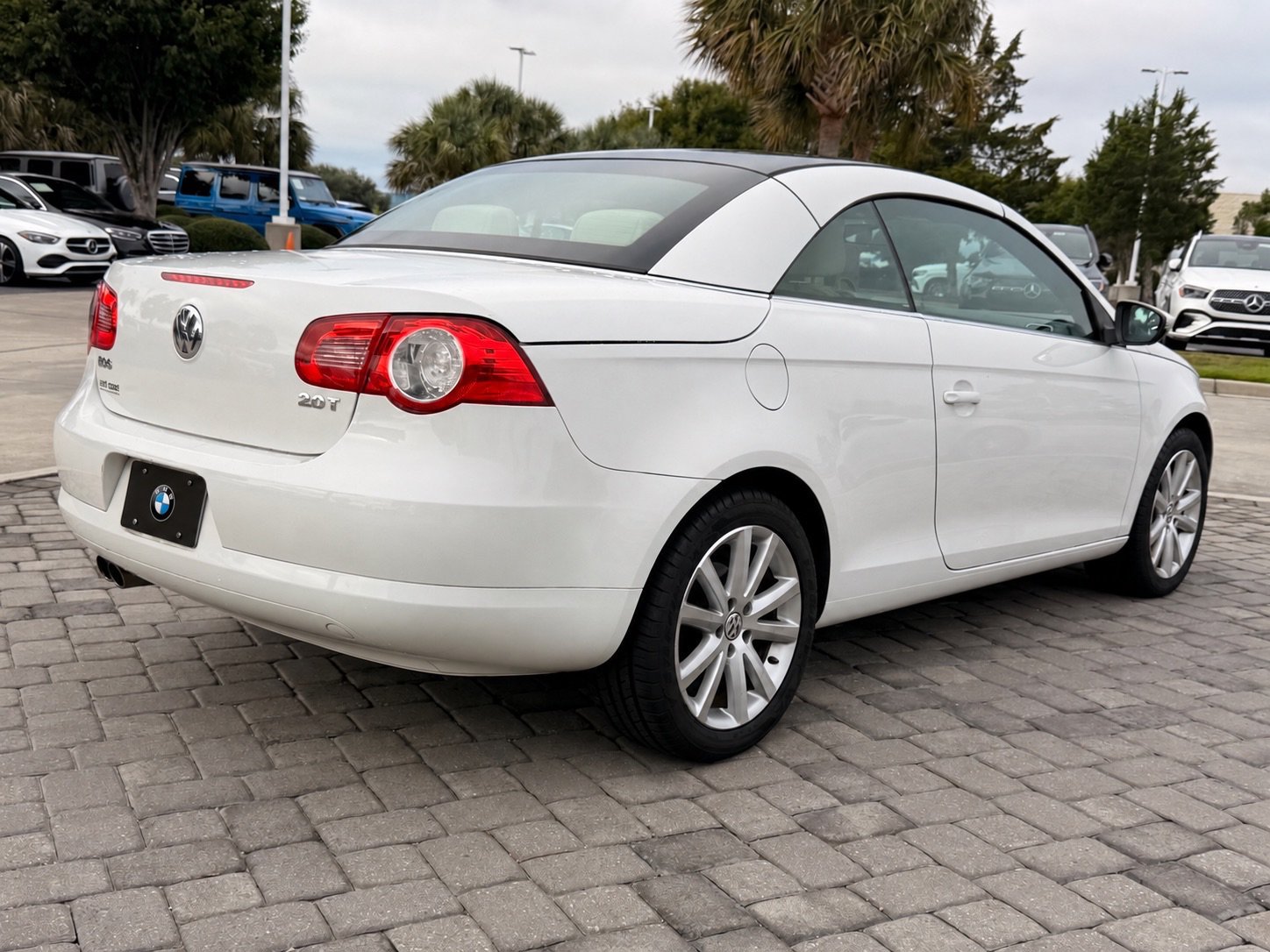 Used 2011 Volkswagen Eos Komfort FWD image 6