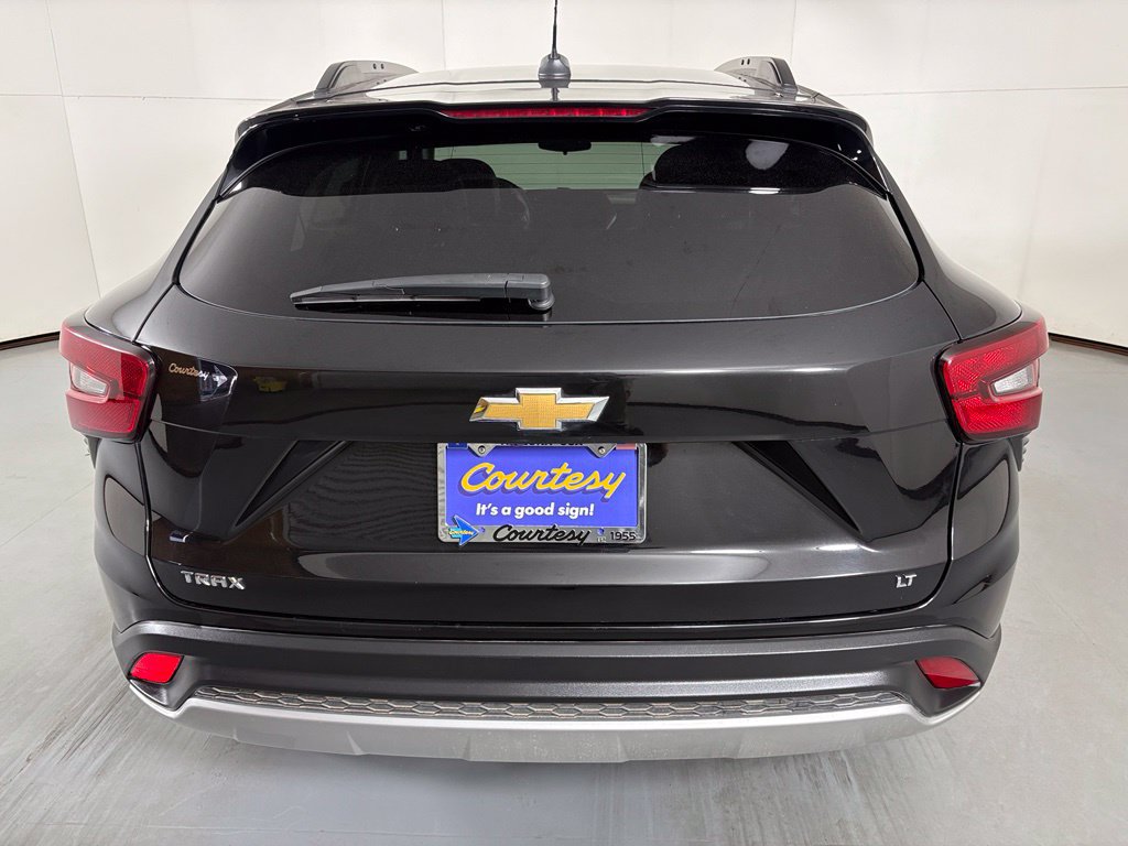 Used 2025 Chevrolet Trax LT FWD image 7