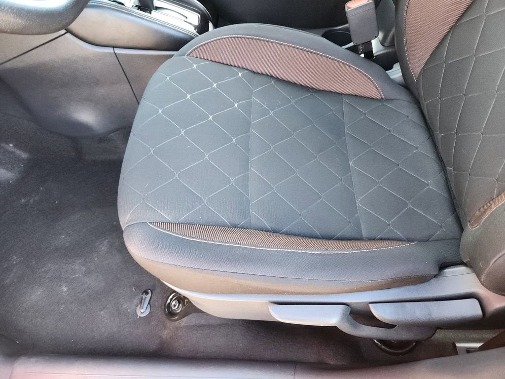 Used 2020 Nissan Kicks SR w/ Exterior Package image 11