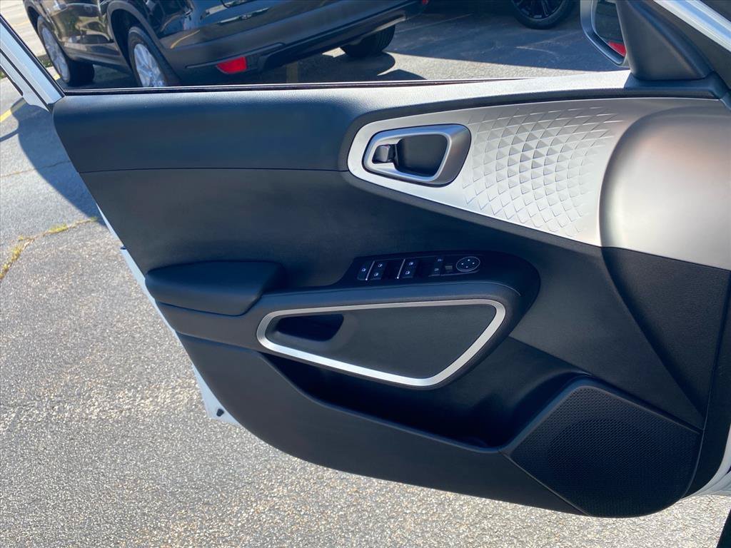Certified 2025 Kia Soul LX FWD image 21