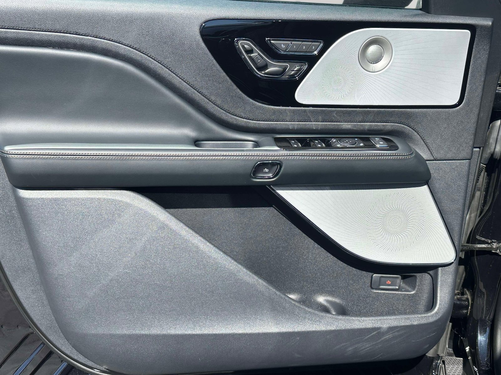 Used 2025 Lincoln Aviator Reserve w/ Equipment Group 201A image 23