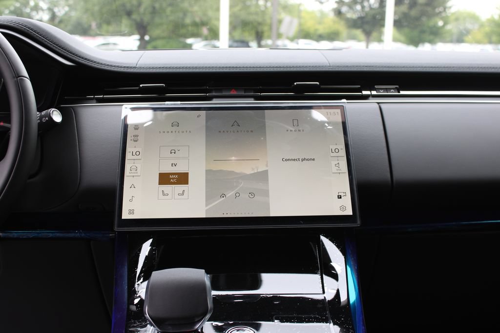 New 2027 Land Rover Range Rover Sport Dynamic SE Plug-In Hybrid AWD/4WD image 9