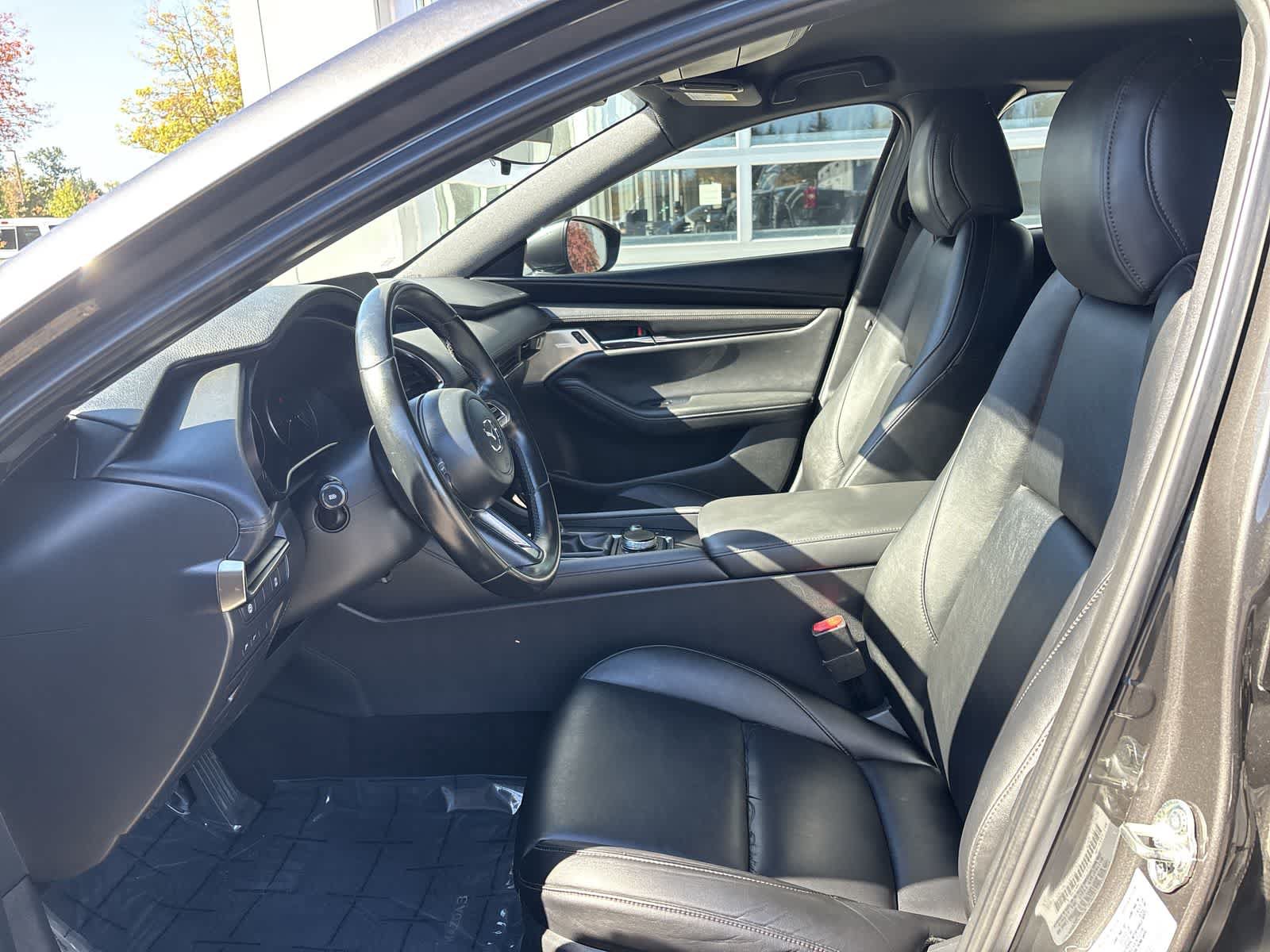 Used 2019 MAZDA MAZDA3 Hatchback w/ Preferred Package FWD image 9