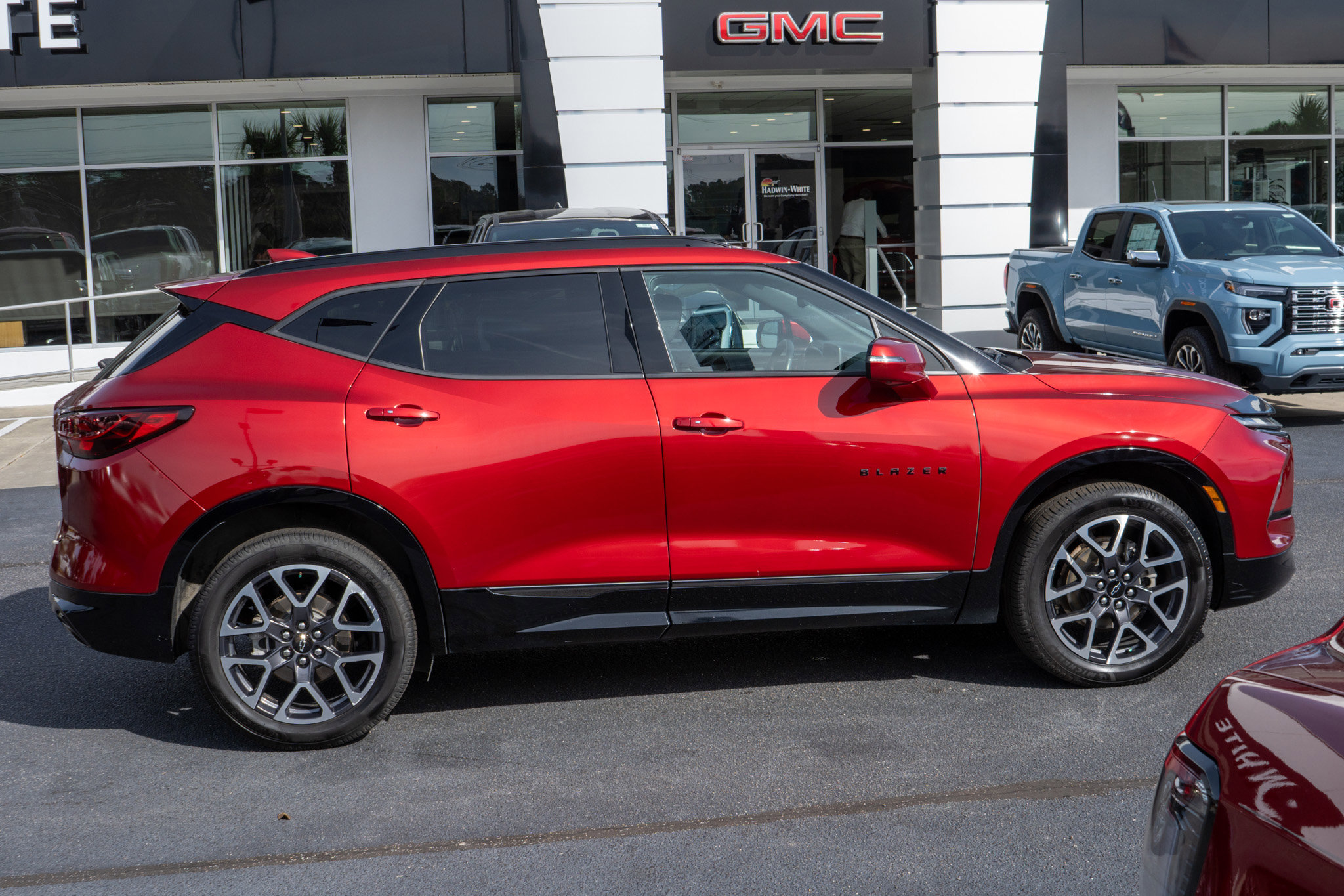 Certified 2024 Chevrolet Blazer RS w/ Driver Confidence II Package image 2