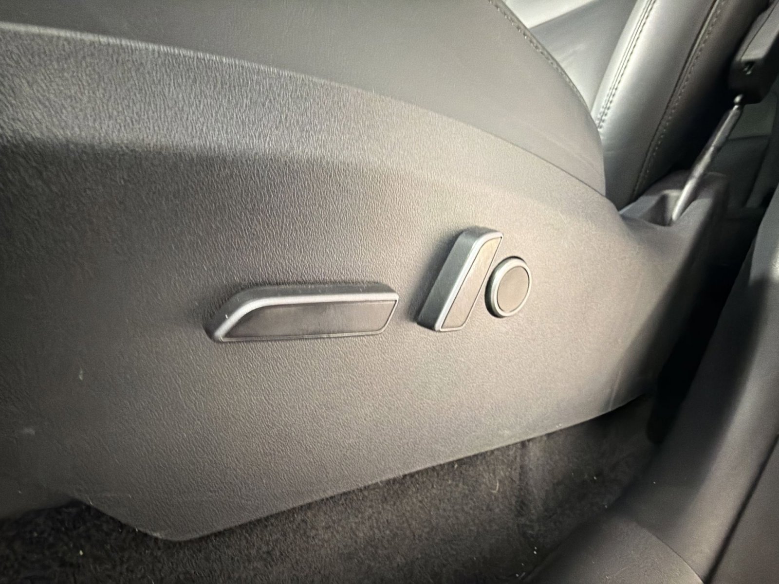 Used 2023 Tesla Model Y Performance image 14