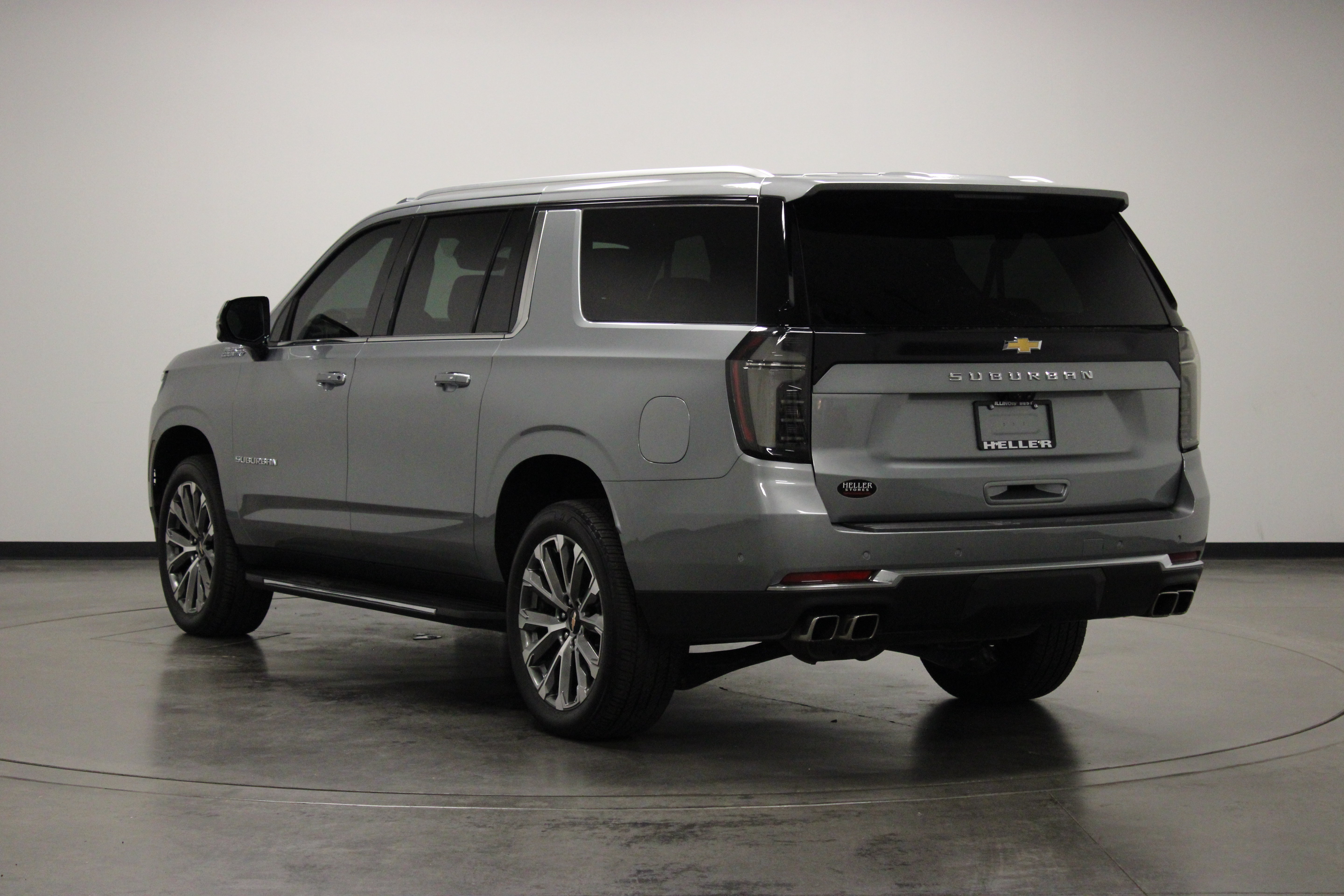 Used 2025 Chevrolet Suburban High Country AWD/4WD image 6