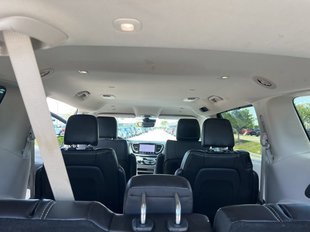 Certified 2023 Chrysler Pacifica Touring-L FWD image 31
