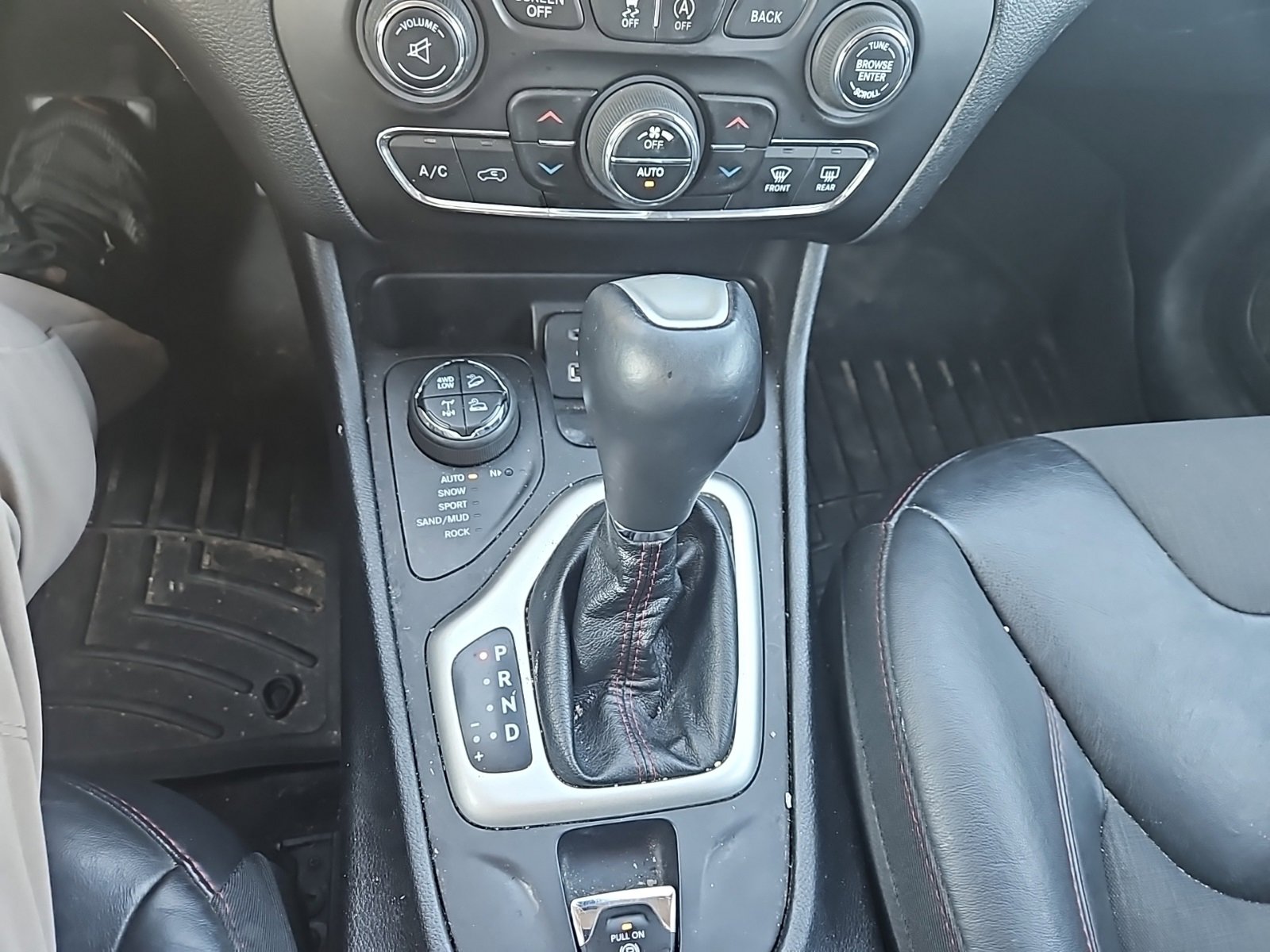 Used 2018 Jeep Cherokee Trailhawk w/ Comfort/Convenience Group image 22