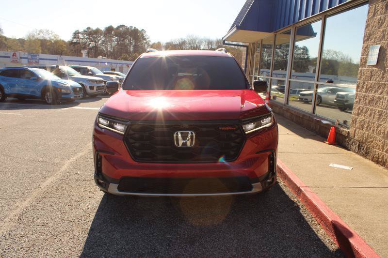 Used 2025 Honda Pilot TrailSport image 2
