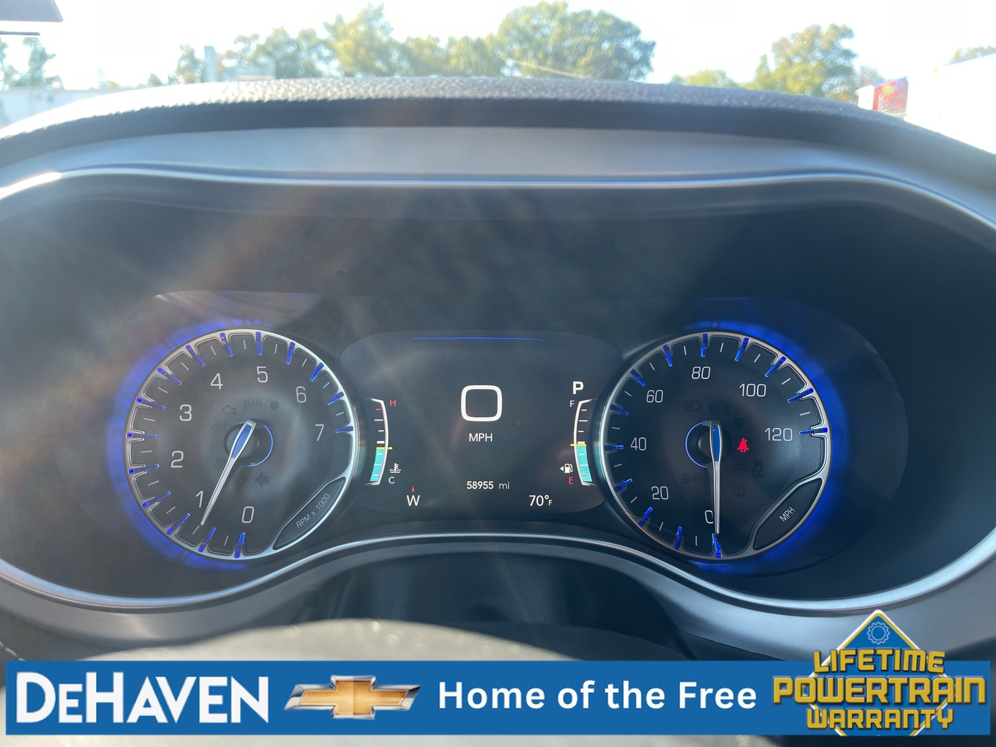 Used 2025 Chrysler Pacifica Limited FWD image 12