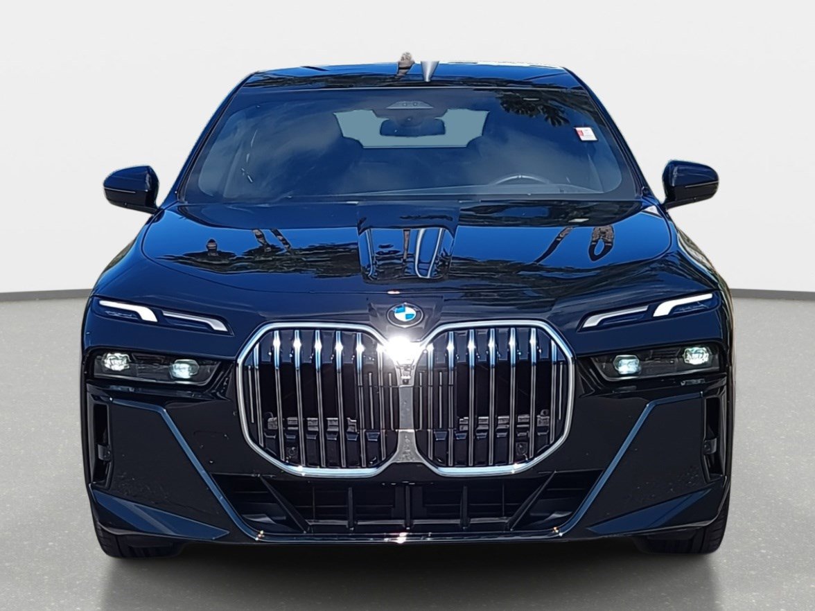 Certified 2025 BMW 740i xDrive w/ Premium Package image 2