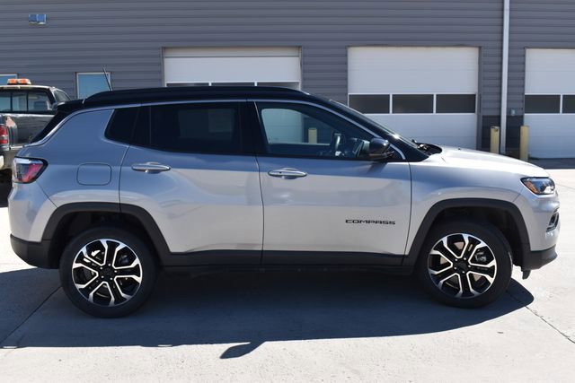 Used 2024 Jeep Compass Limited image 4