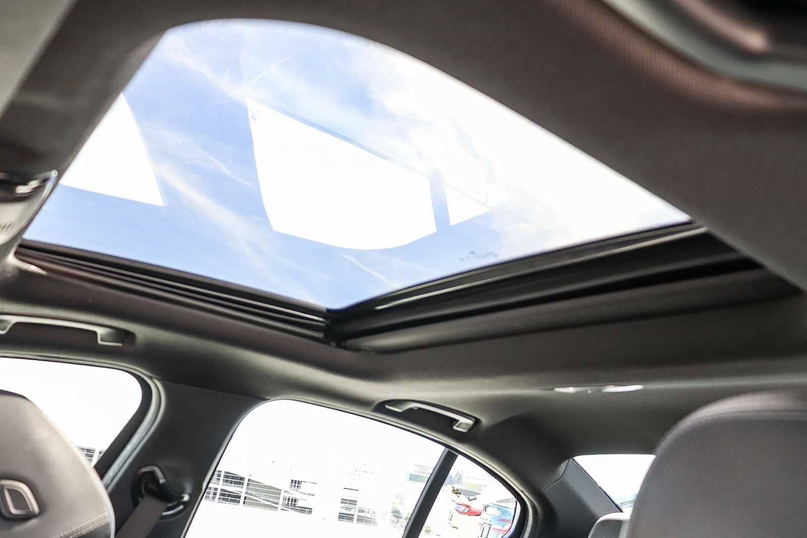 Used 2024 BMW 330e image 23