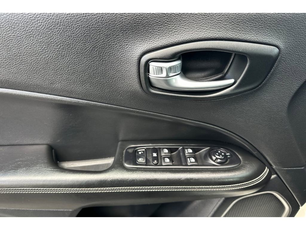 Used 2021 Jeep Compass Latitude image 11