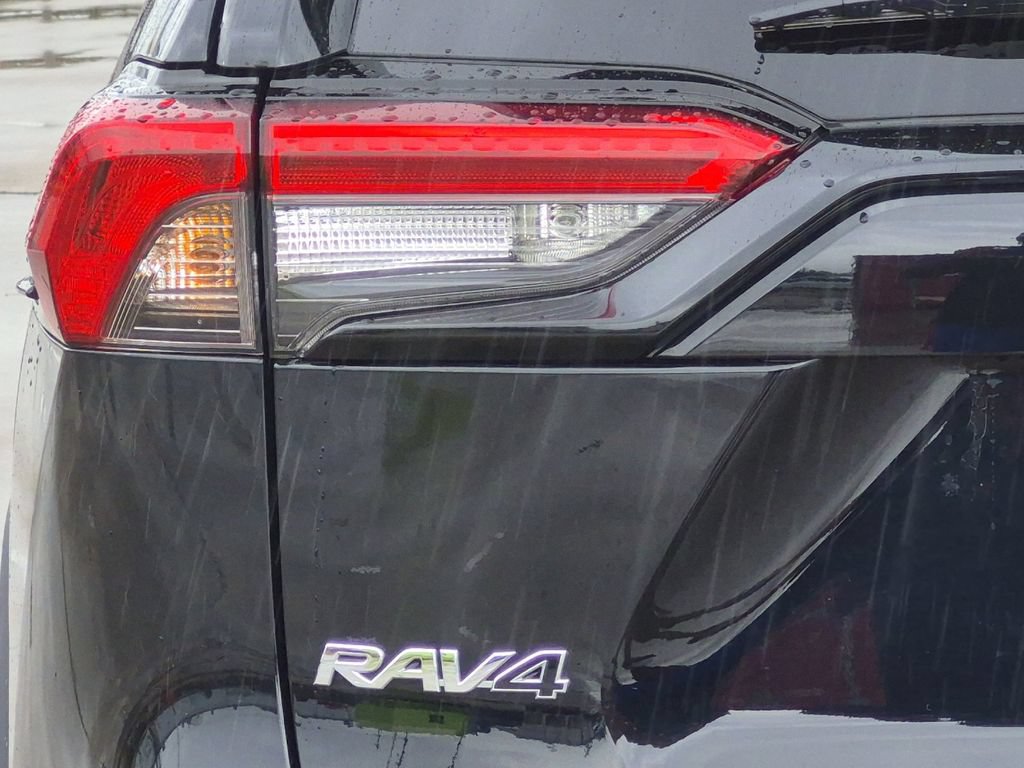 Used 2023 Toyota RAV4 LE AWD/4WD image 25