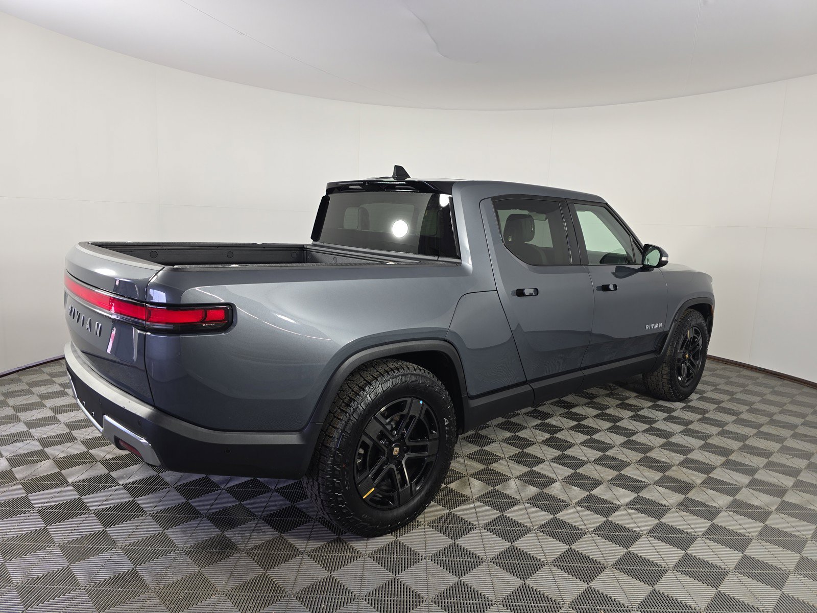 Used 2024 Rivian R1T Adventure AWD/4WD image 5