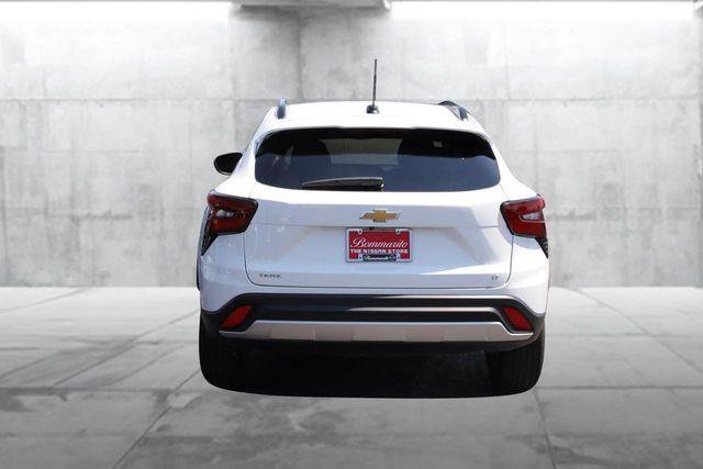 Used 2025 Chevrolet Trax LT w/ LT Convenience Package FWD image 6