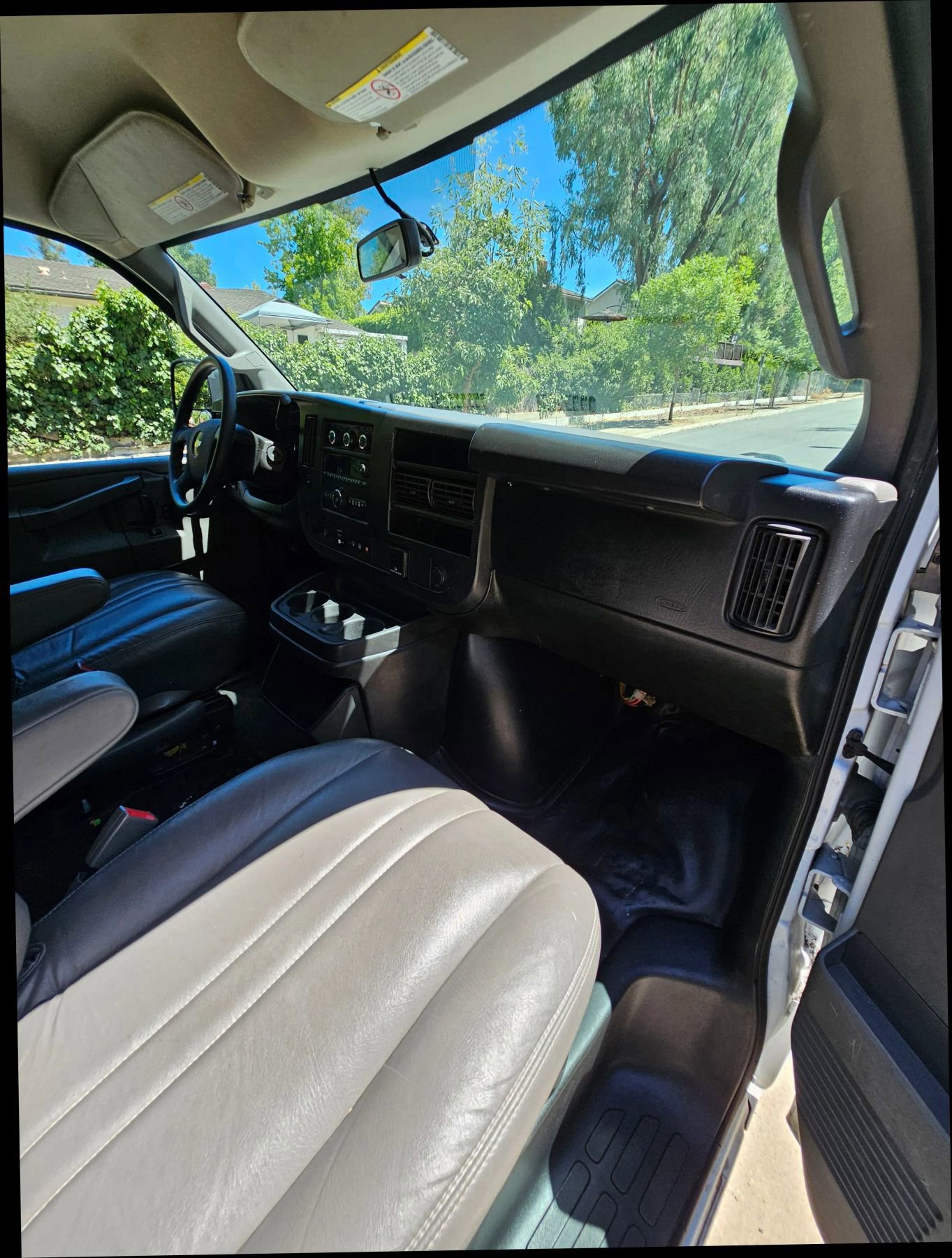 Used 2018 Chevrolet Express 2500 Extended image 28