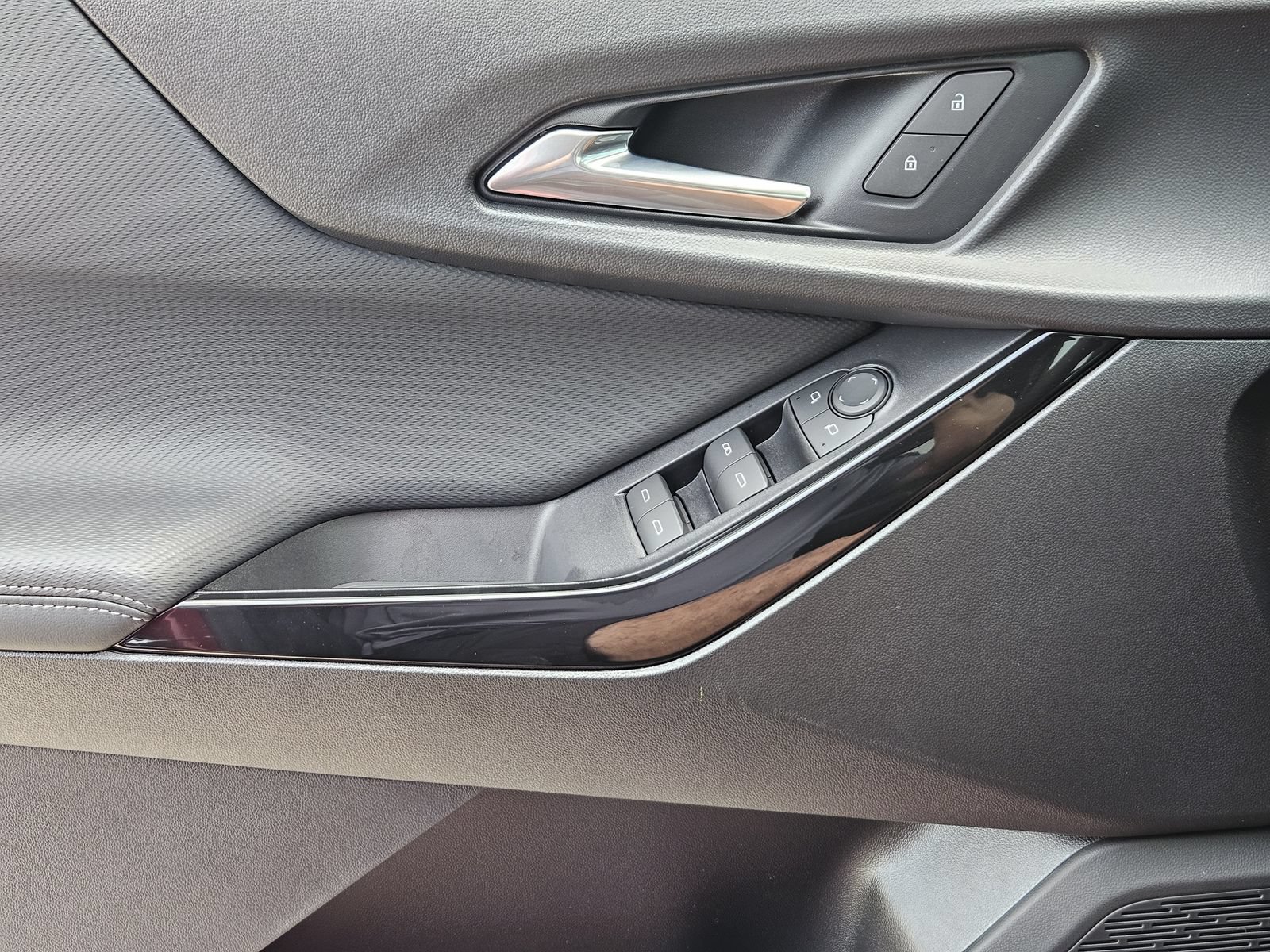 New 2027 Chevrolet Equinox LT FWD image 23