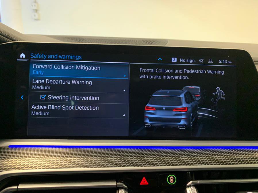 Used 2022 BMW X5 xDrive40i w/ M Sport Package image 40