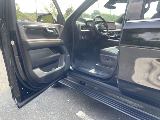 New 2026 Chevrolet Suburban High Country AWD/4WD image 11