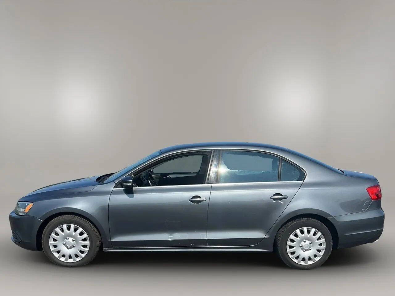 Used 2013 Volkswagen Jetta SE FWD image 4
