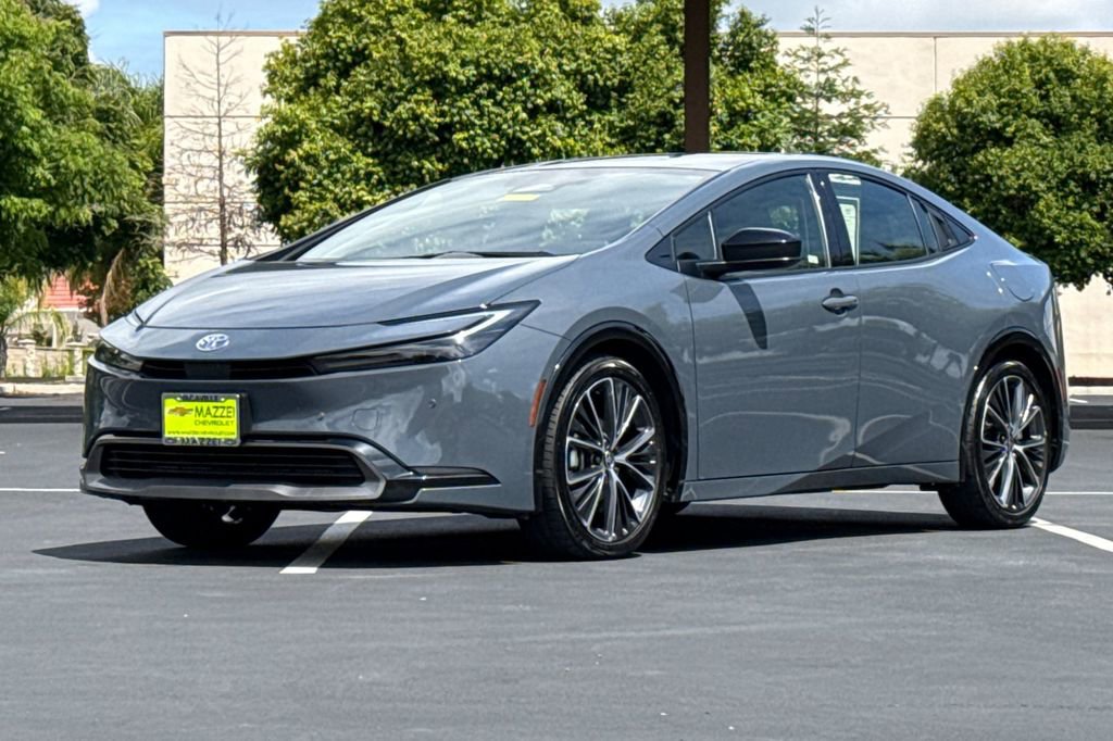 Used 2025 Toyota Prius XLE FWD image 16