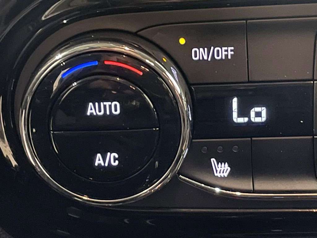 Used 2024 Chevrolet Trax LT w/ Sunroof Package image 29