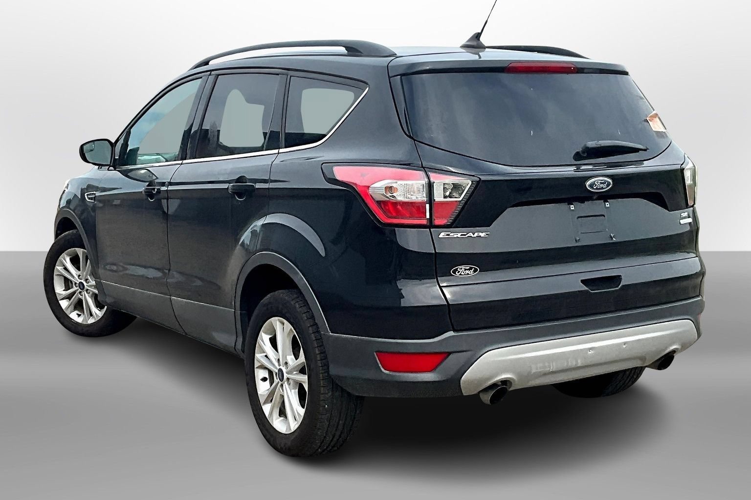 Used 2018 Ford Escape SE w/ SE Sync 3 Package FWD image 10