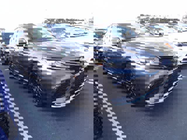 Used 2023 Toyota Camry XSE image 4