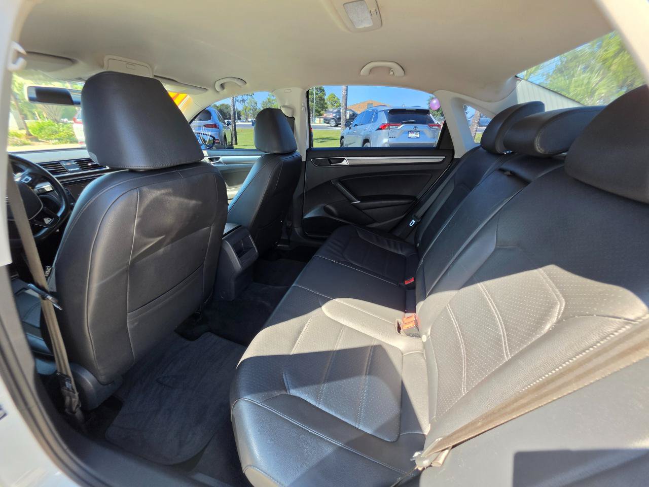 Used 2018 Volkswagen Passat 2.0T R-Line FWD image 11
