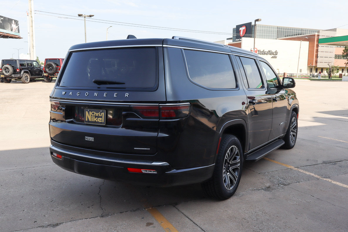 Used 2024 Jeep Wagoneer L Series II AWD/4WD image 5