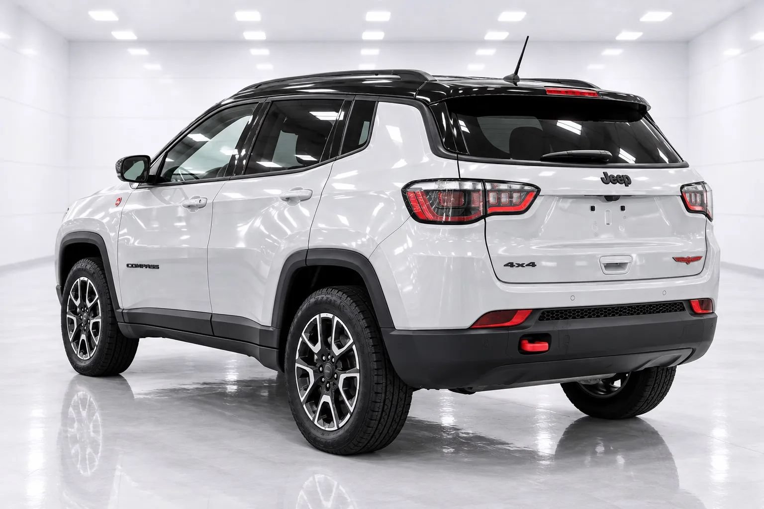 Used 2025 Jeep Compass Trailhawk AWD/4WD image 3
