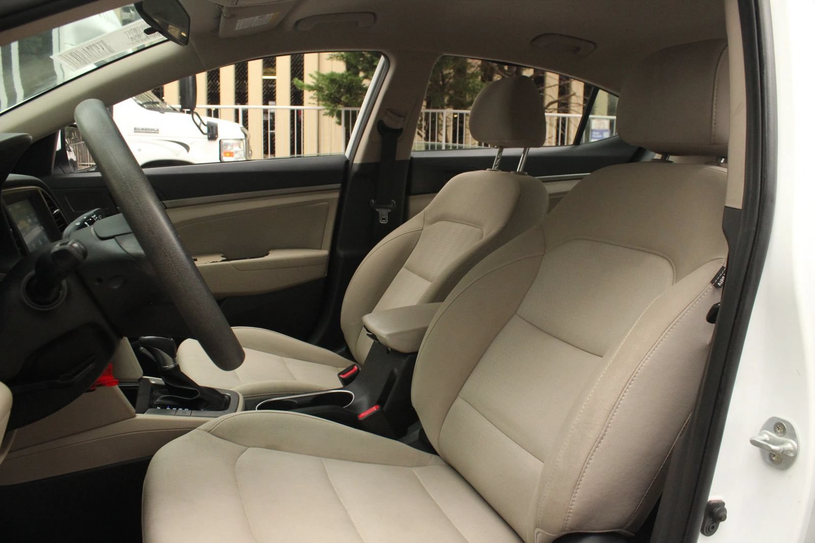 Used 2017 Hyundai Elantra SE FWD image 16