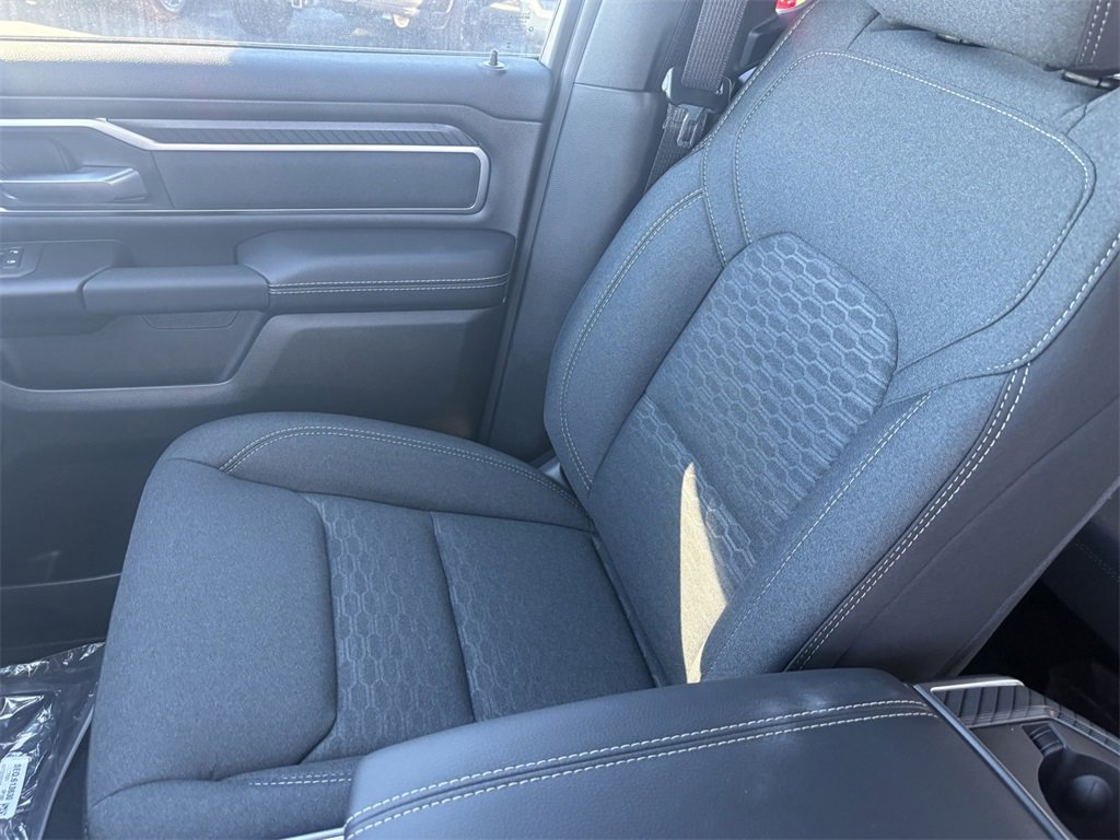 New 2026 RAM 1500 4x4 Crew Cab image 32