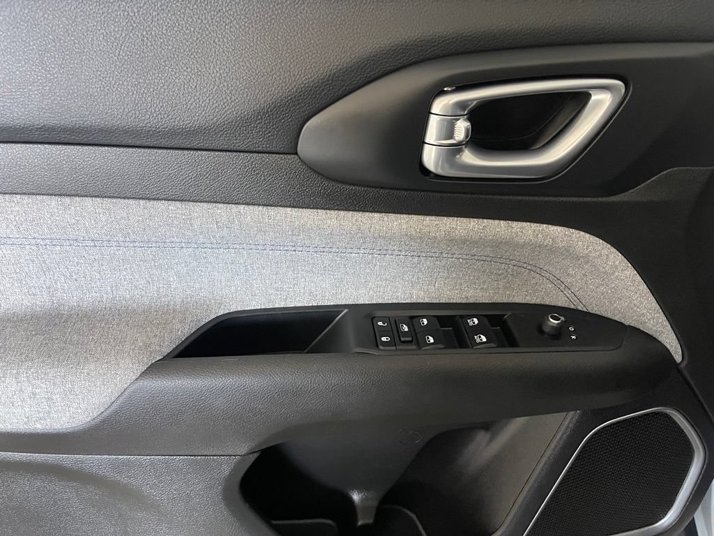 Used 2025 Jeep Compass Sport AWD/4WD image 8