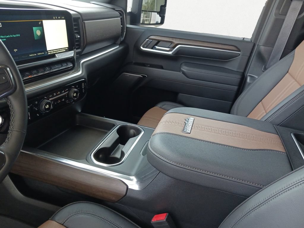 Used 2024 Chevrolet Silverado 2500 High Country w/ High Country Premium Package AWD/4WD image 11