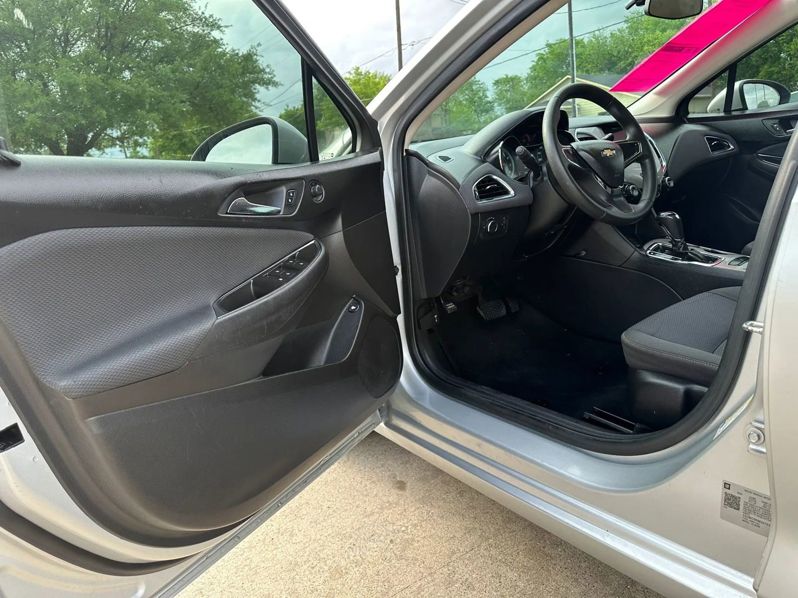 Used 2018 Chevrolet Cruze LS FWD image 9